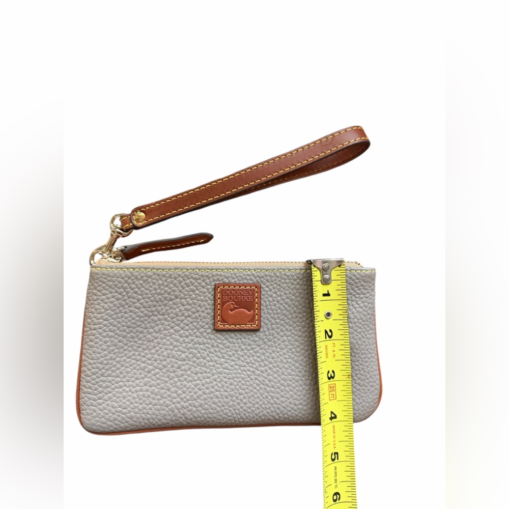 Dooney & Bourke Pebble Leather Wristlet Taupe Zip Clutch Wallet Card Case NWOT - Picture 4 of 7